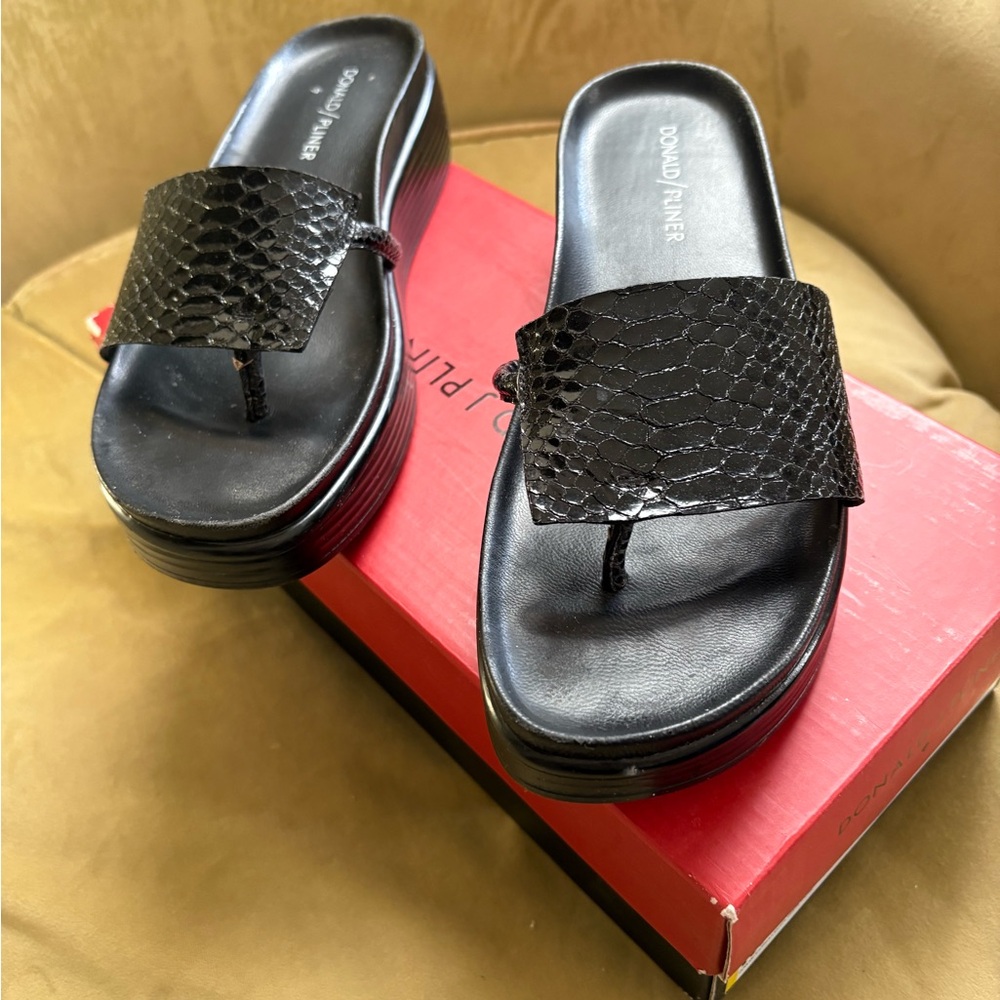 Donald J. Pliner Black Snake Print Pattern Sandals
